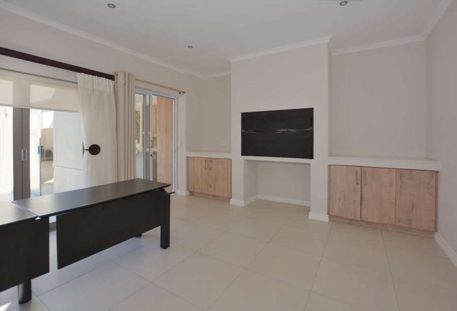 4 Bedroom Property for Sale in Parklands North Western Cape